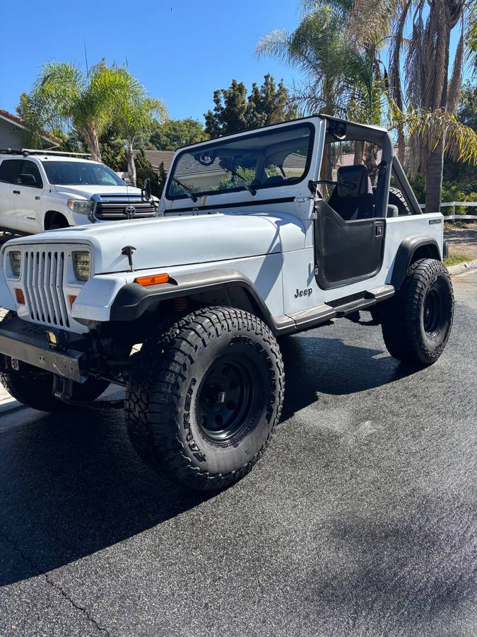 Jeep-wrangler-yj-1990-white-2
