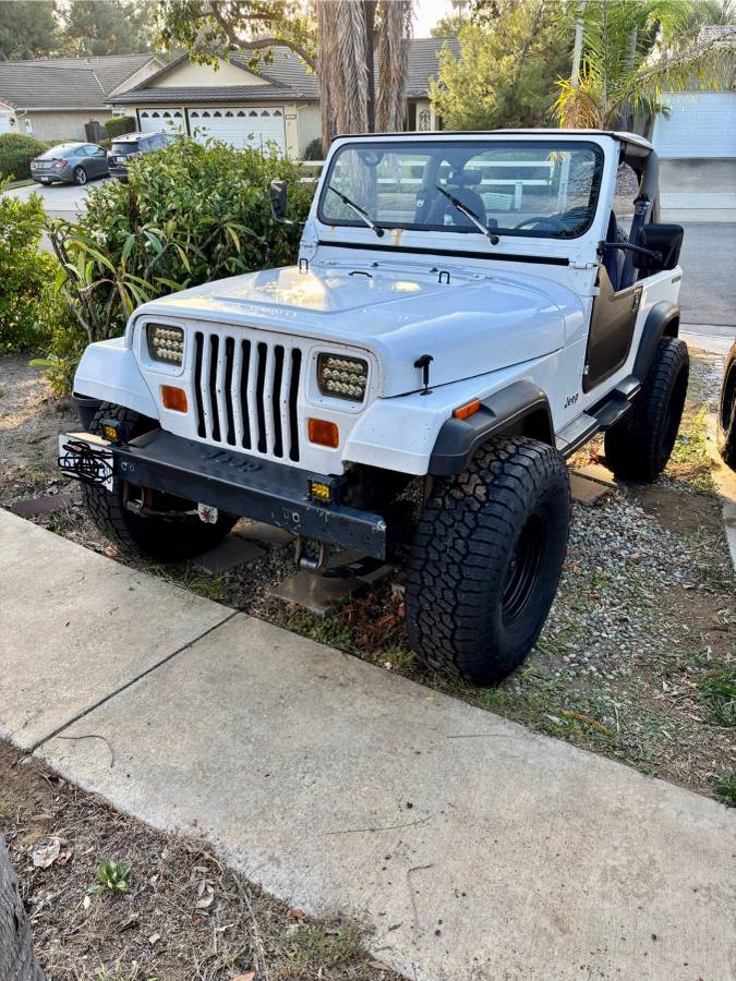 Jeep-wrangler-yj-1990-white-4