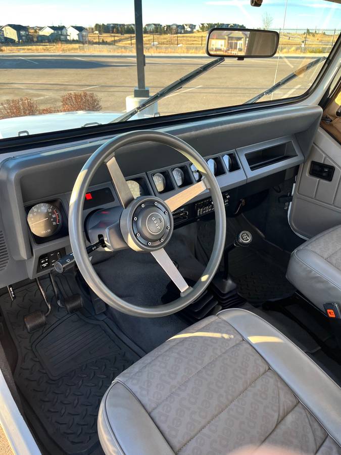 Jeep-wrangler-yj-1990-white-9