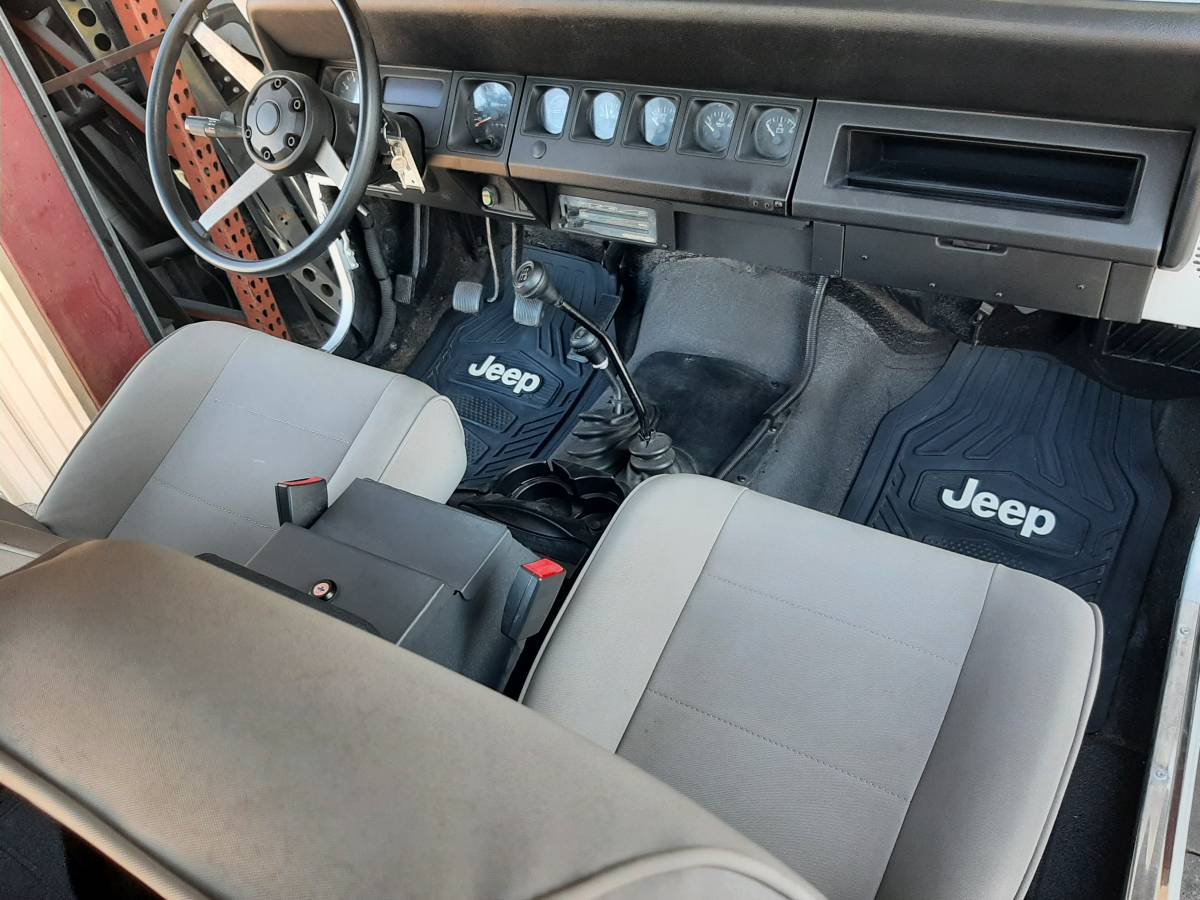 Jeep-wrangler-yj-1994-silver-10