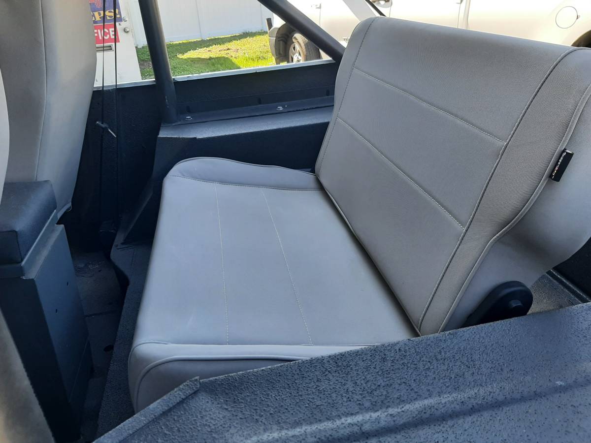 Jeep-wrangler-yj-1994-silver-11