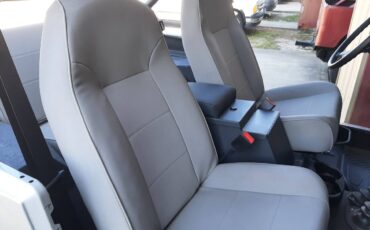 Jeep-wrangler-yj-1994-silver-12