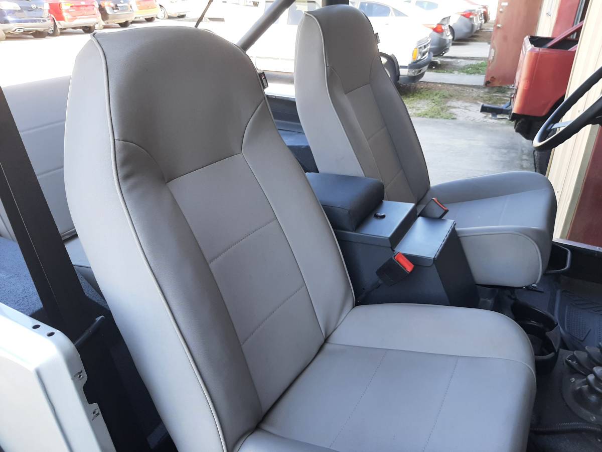 Jeep-wrangler-yj-1994-silver-12