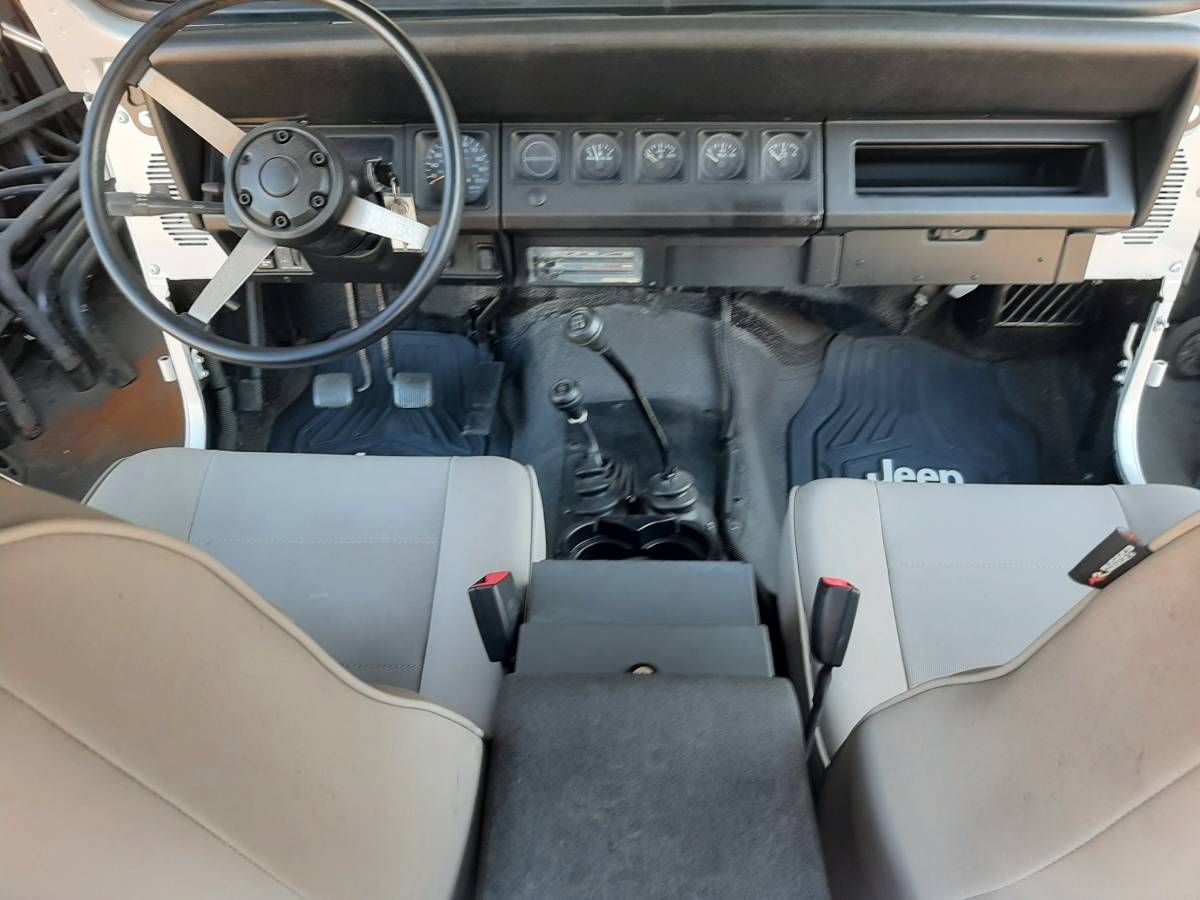 Jeep-wrangler-yj-1994-silver-7