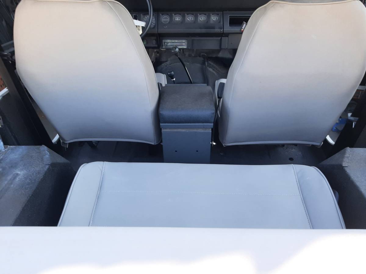 Jeep-wrangler-yj-1994-silver-9