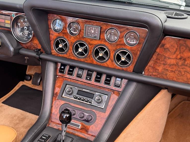 Jensen-interceptor-iii-1975-16