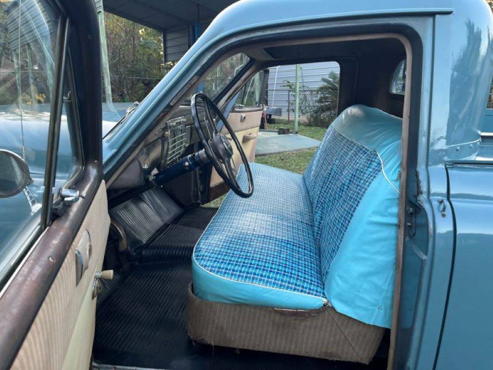 Kaiser-4-door-sedan-1948-10