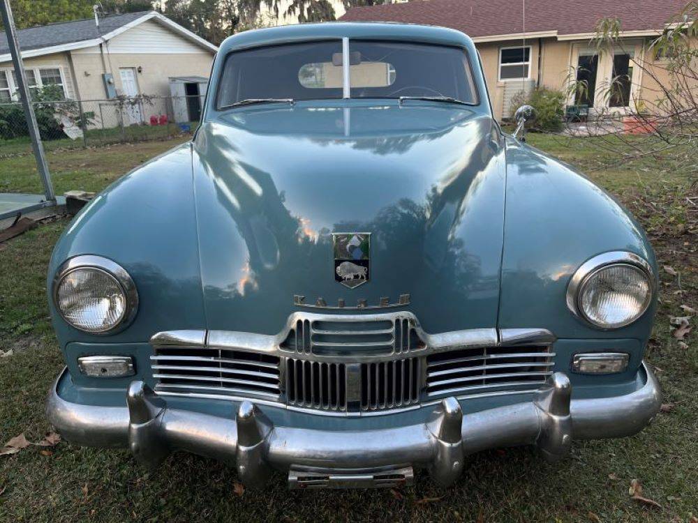 Kaiser-4-door-sedan-1948-12
