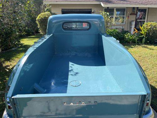 Kaiser-4-door-sedan-1948-18