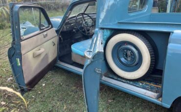 Kaiser-4-door-sedan-1948-2