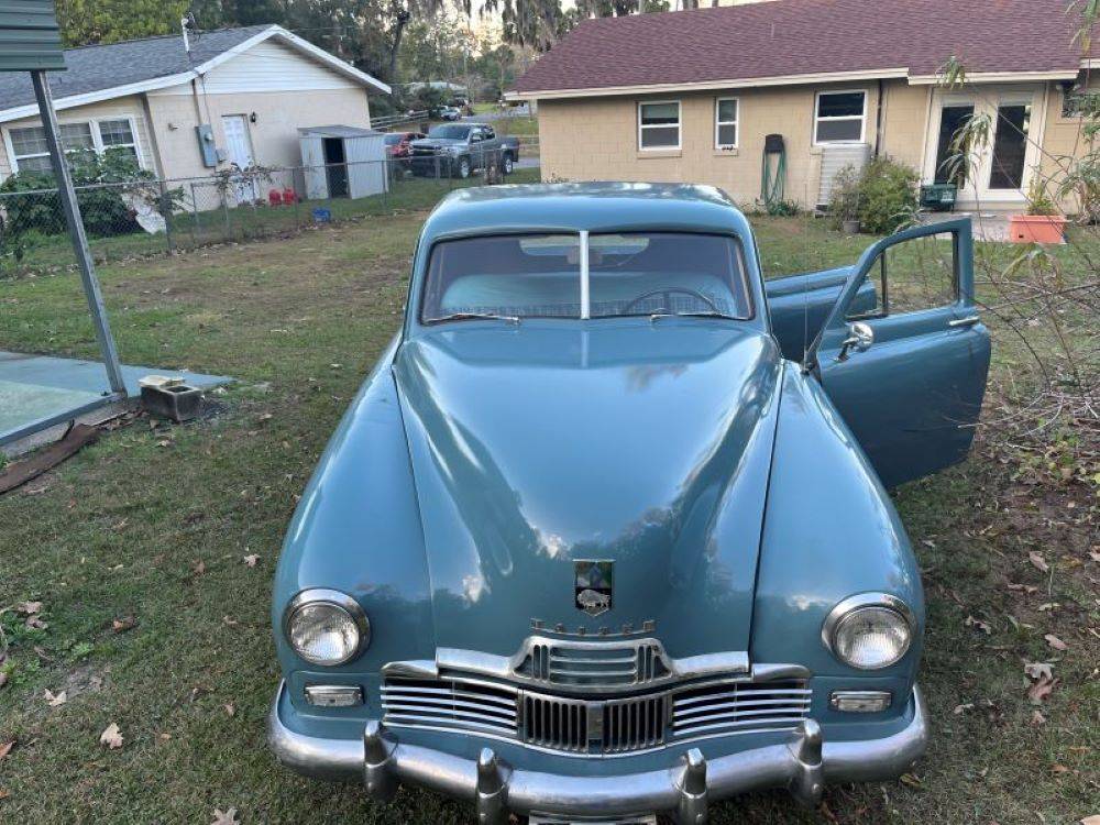 Kaiser-4-door-sedan-1948-4