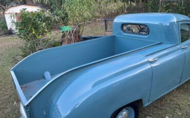 Kaiser-4-door-sedan-1948-5