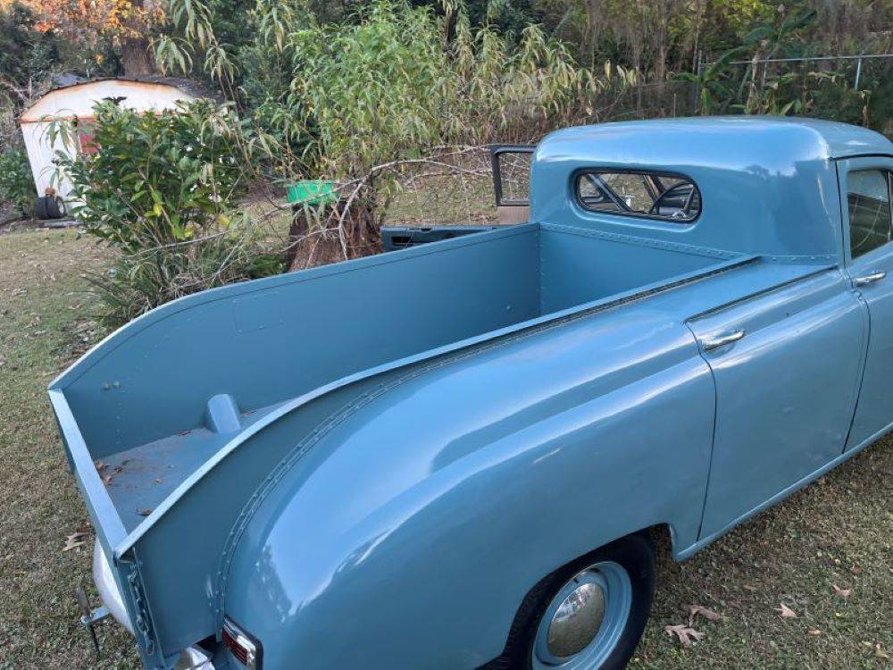 Kaiser-4-door-sedan-1948-5