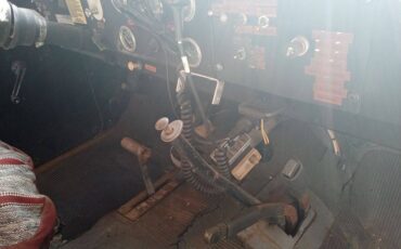 Kaiser-jeep-1968-red-12