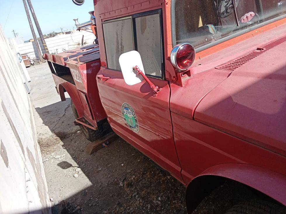 Kaiser-jeep-1968-red-14