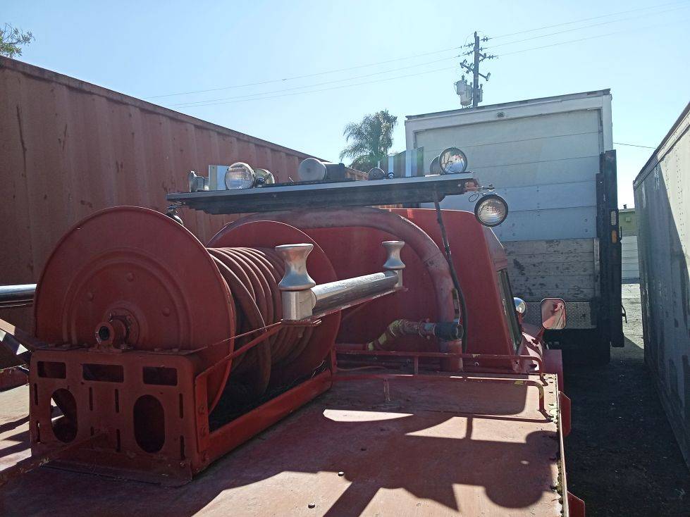 Kaiser-jeep-1968-red-3