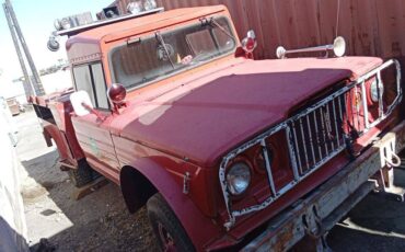 Kaiser-jeep-1968-red