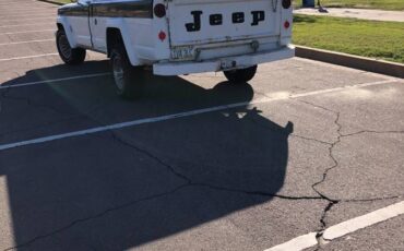 Kaiser-jeep-gladiator-j2000-1966-white-1