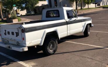 Kaiser-jeep-gladiator-j2000-1966-white-2