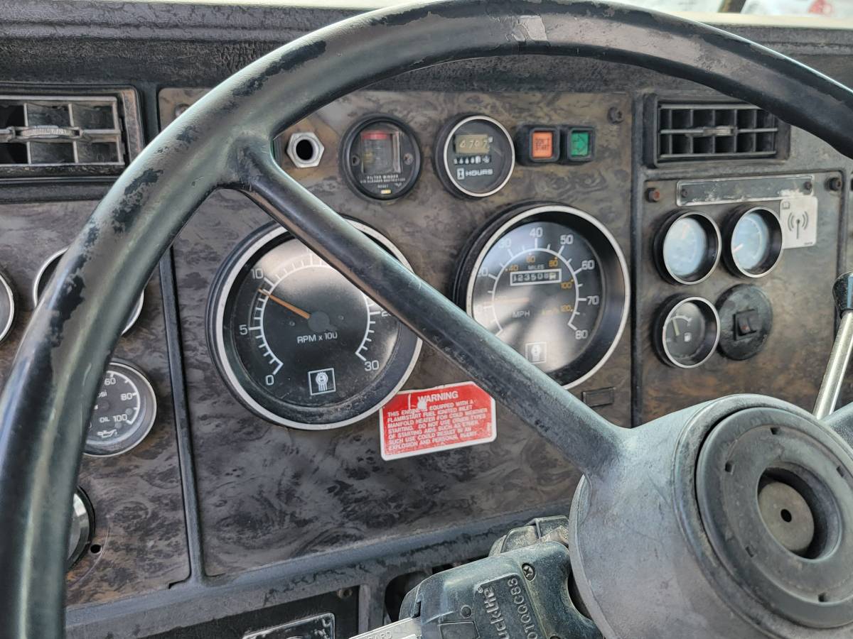 Kenworth-t800-water-truck-diesel-1996-white-11