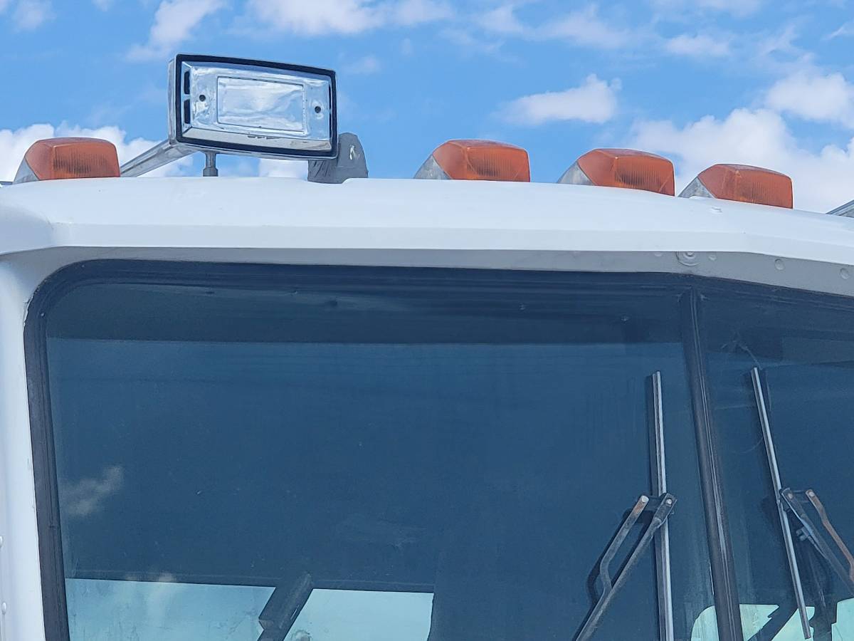 Kenworth-t800-water-truck-diesel-1996-white-14