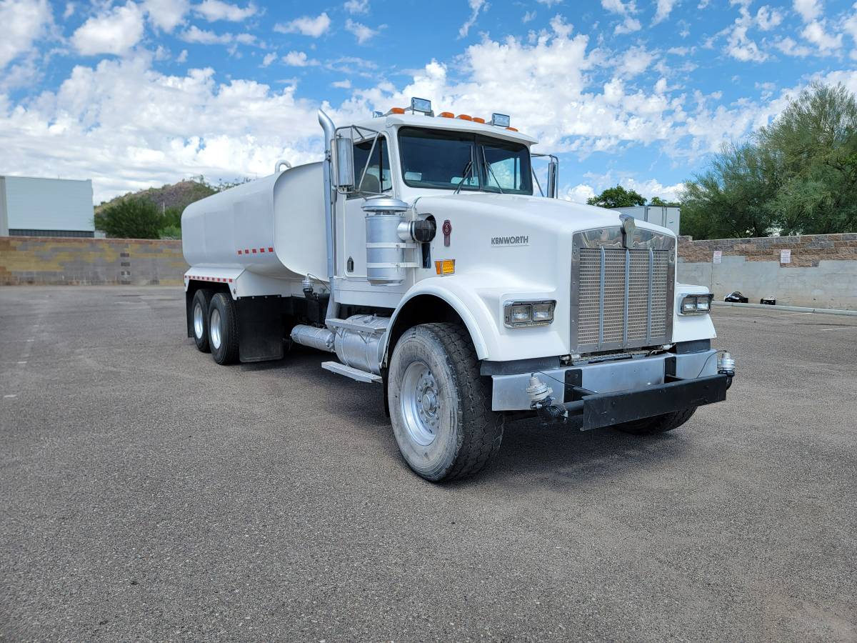 Kenworth-t800-water-truck-diesel-1996-white-2