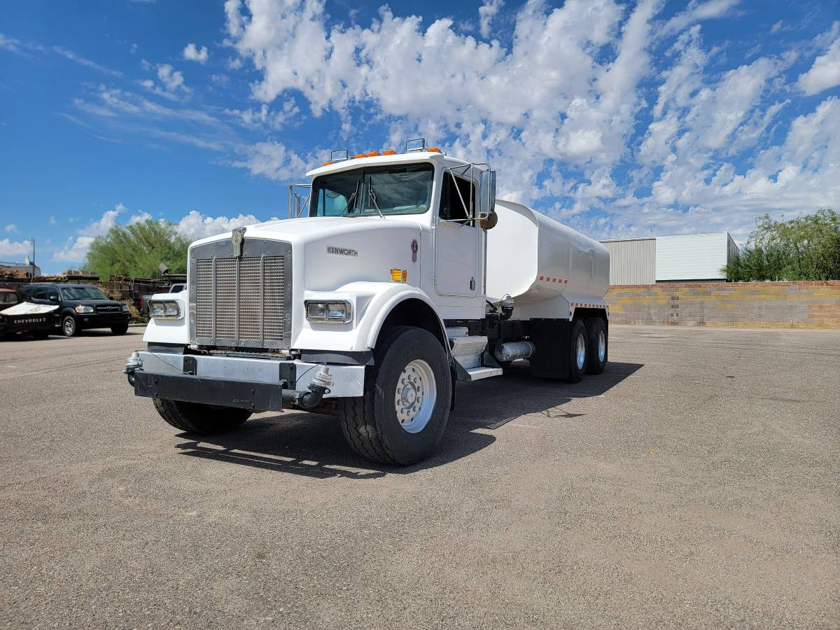 Kenworth-t800-water-truck-diesel-1996-white-3