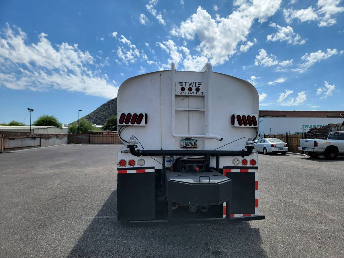 Kenworth-t800-water-truck-diesel-1996-white-7