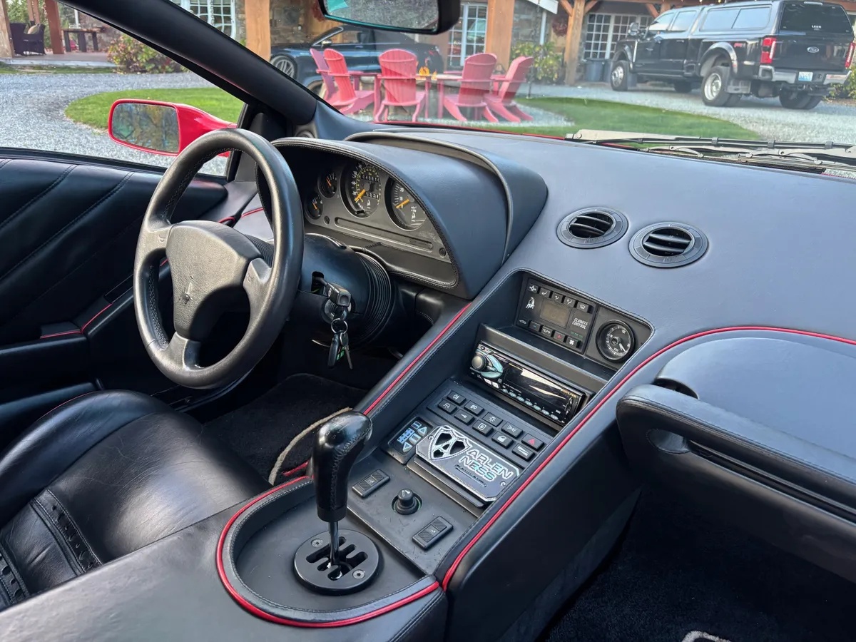 Lamborghini-Diablo-1995-Red-Black-2