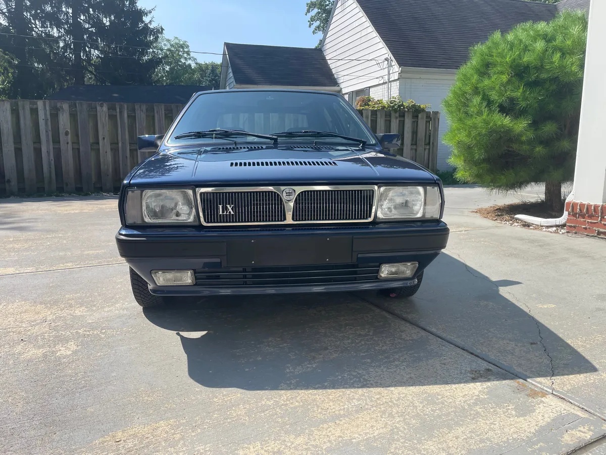 Lancia-Delta-1992-Madras-Blue-Gray-Cloth-Upholstery-1