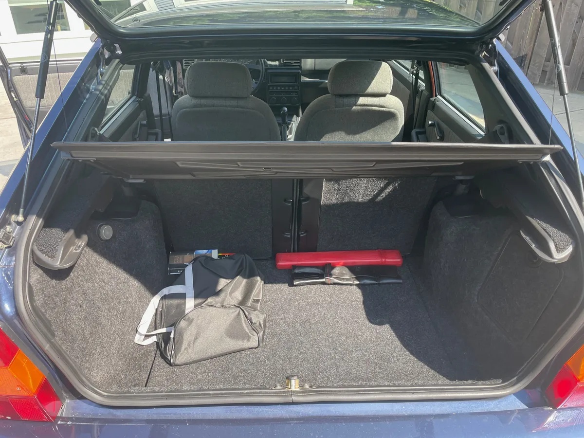 Lancia-Delta-1992-Madras-Blue-Gray-Cloth-Upholstery-10