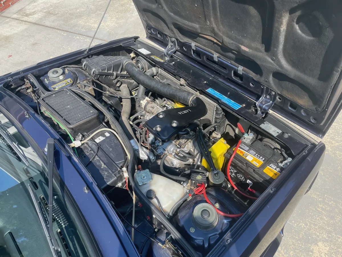 Lancia-Delta-1992-Madras-Blue-Gray-Cloth-Upholstery-11