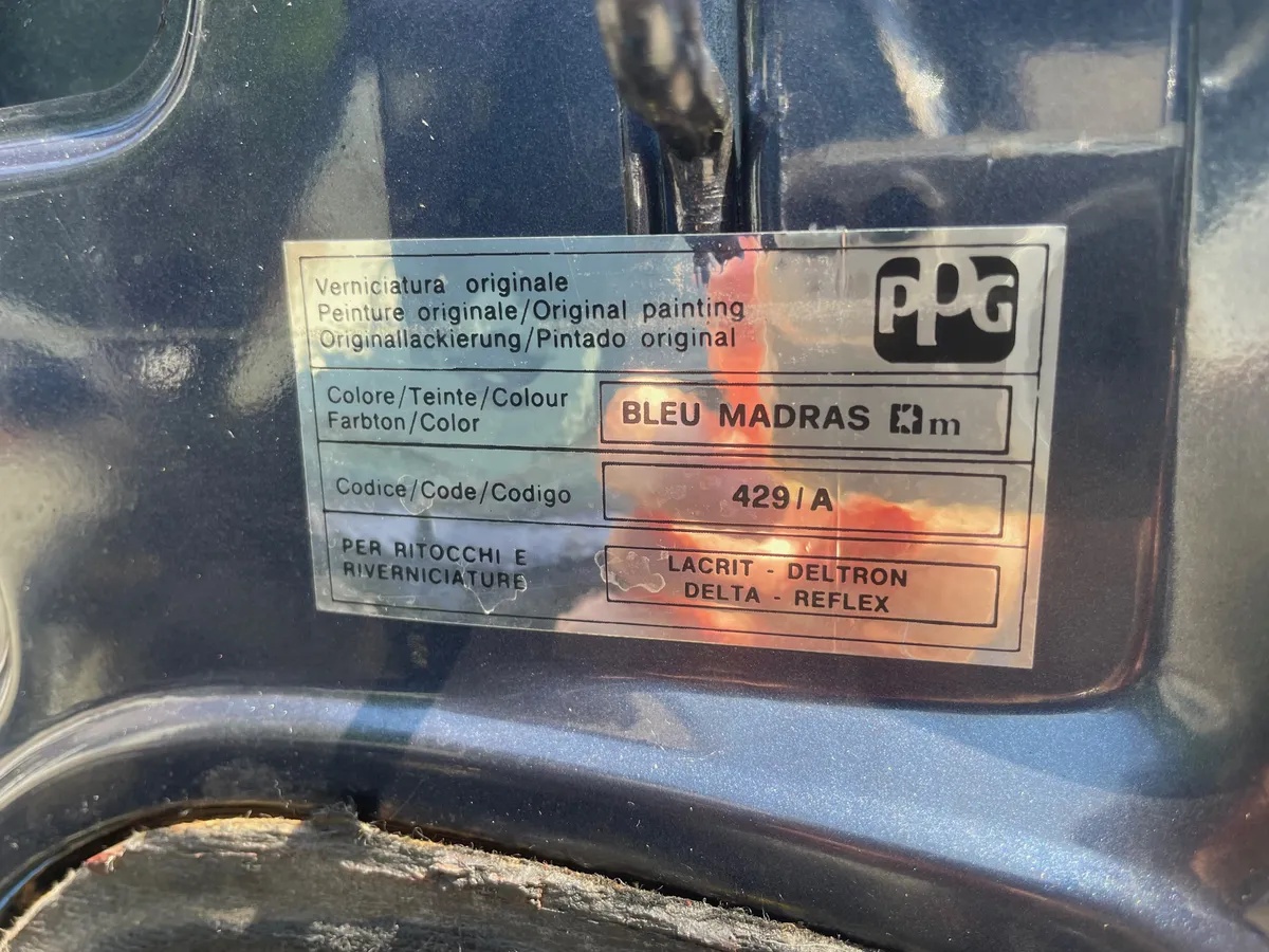 Lancia-Delta-1992-Madras-Blue-Gray-Cloth-Upholstery-12