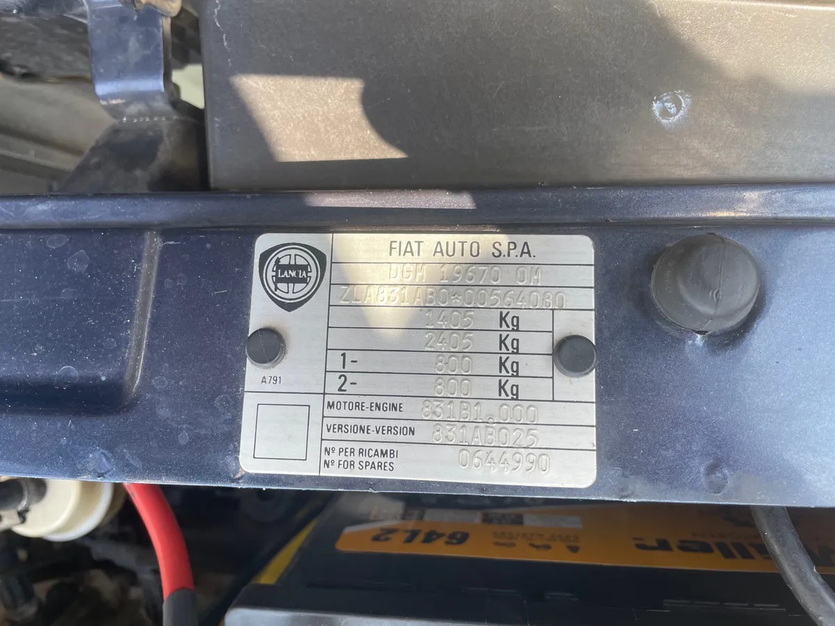 Lancia-Delta-1992-Madras-Blue-Gray-Cloth-Upholstery-13