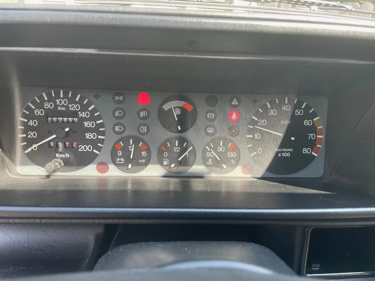 Lancia-Delta-1992-Madras-Blue-Gray-Cloth-Upholstery-14