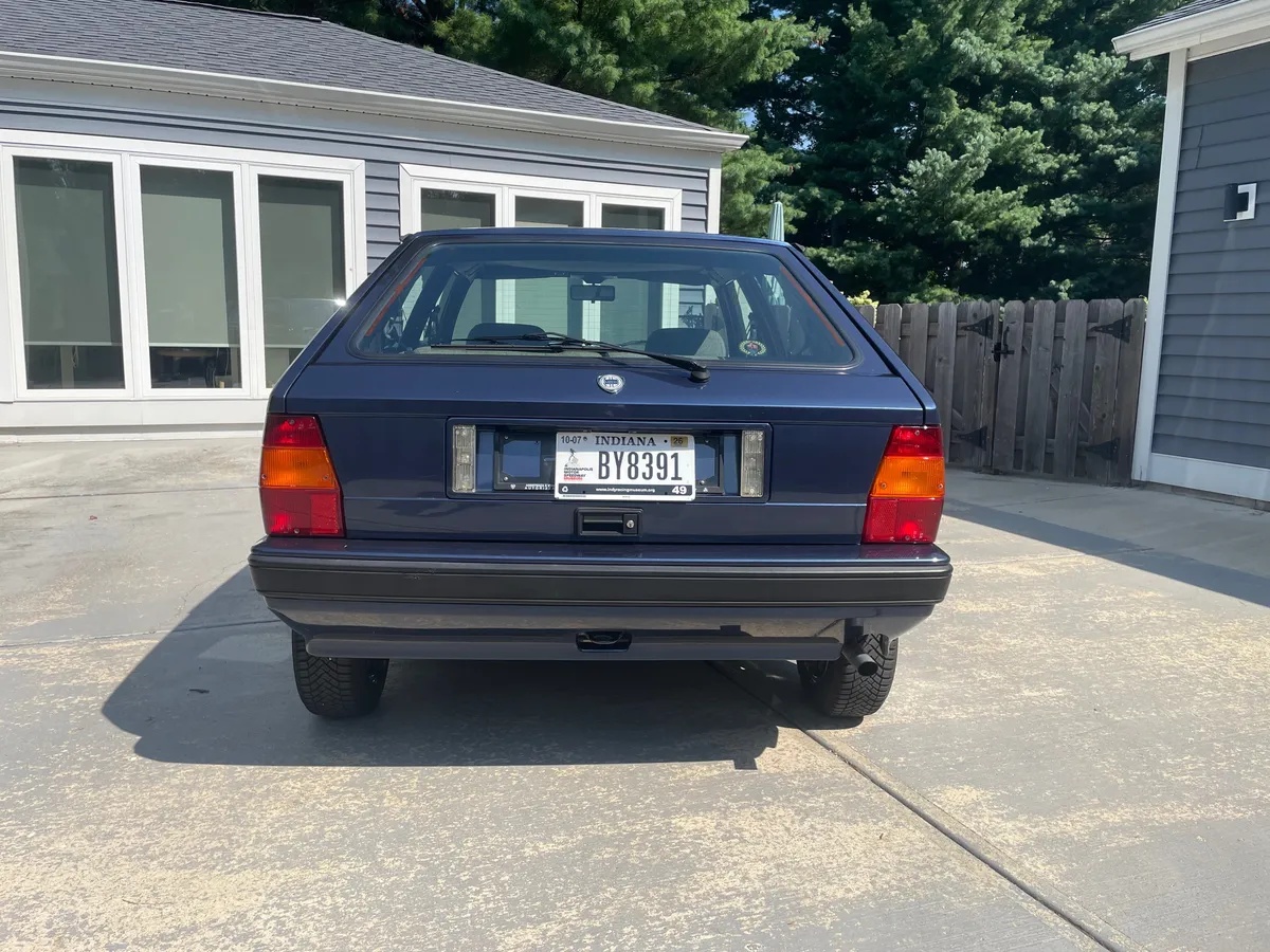 Lancia-Delta-1992-Madras-Blue-Gray-Cloth-Upholstery-19