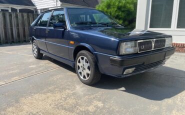 Lancia-Delta-1992-Madras-Blue-Gray-Cloth-Upholstery-2