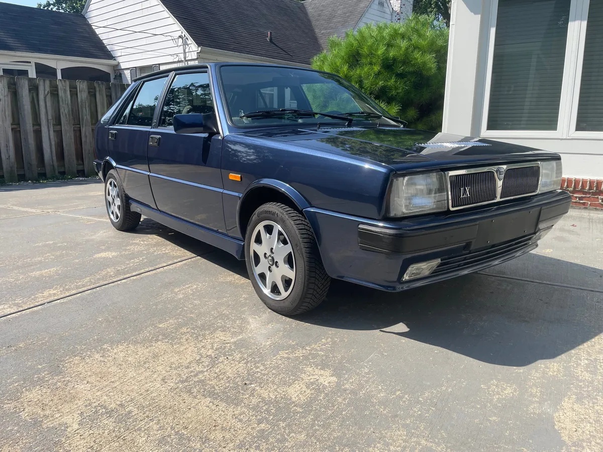 Lancia-Delta-1992-Madras-Blue-Gray-Cloth-Upholstery-2