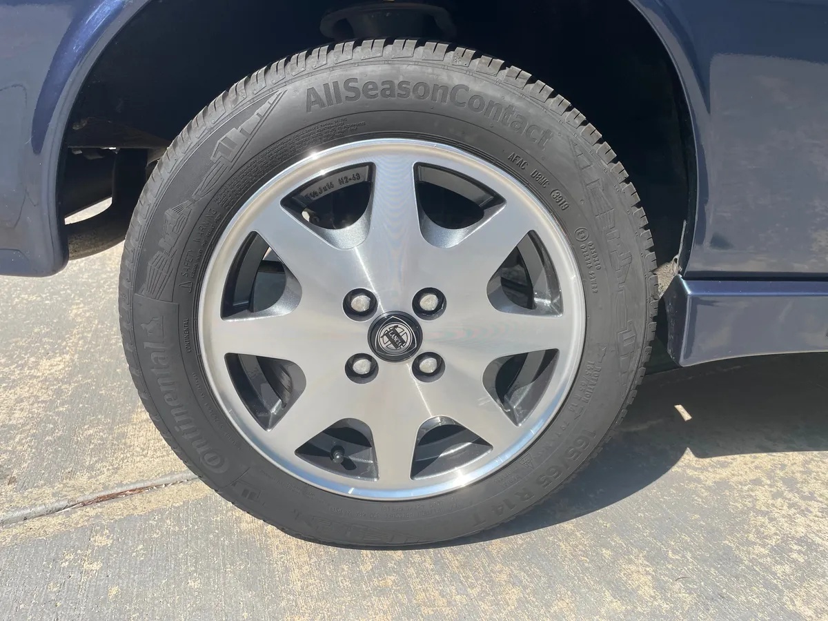 Lancia-Delta-1992-Madras-Blue-Gray-Cloth-Upholstery-4