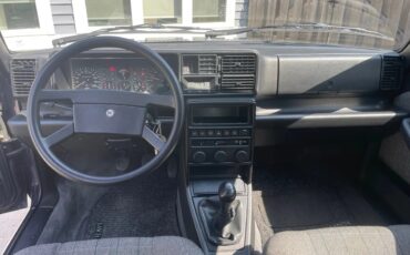 Lancia-Delta-1992-Madras-Blue-Gray-Cloth-Upholstery-9