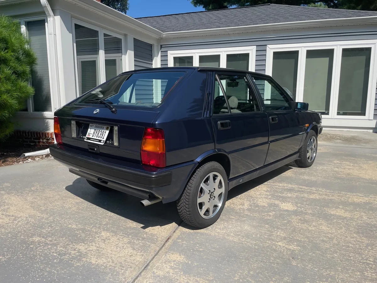 Lancia-Delta-1992-Madras-Blue-Gray-Cloth-Upholstery