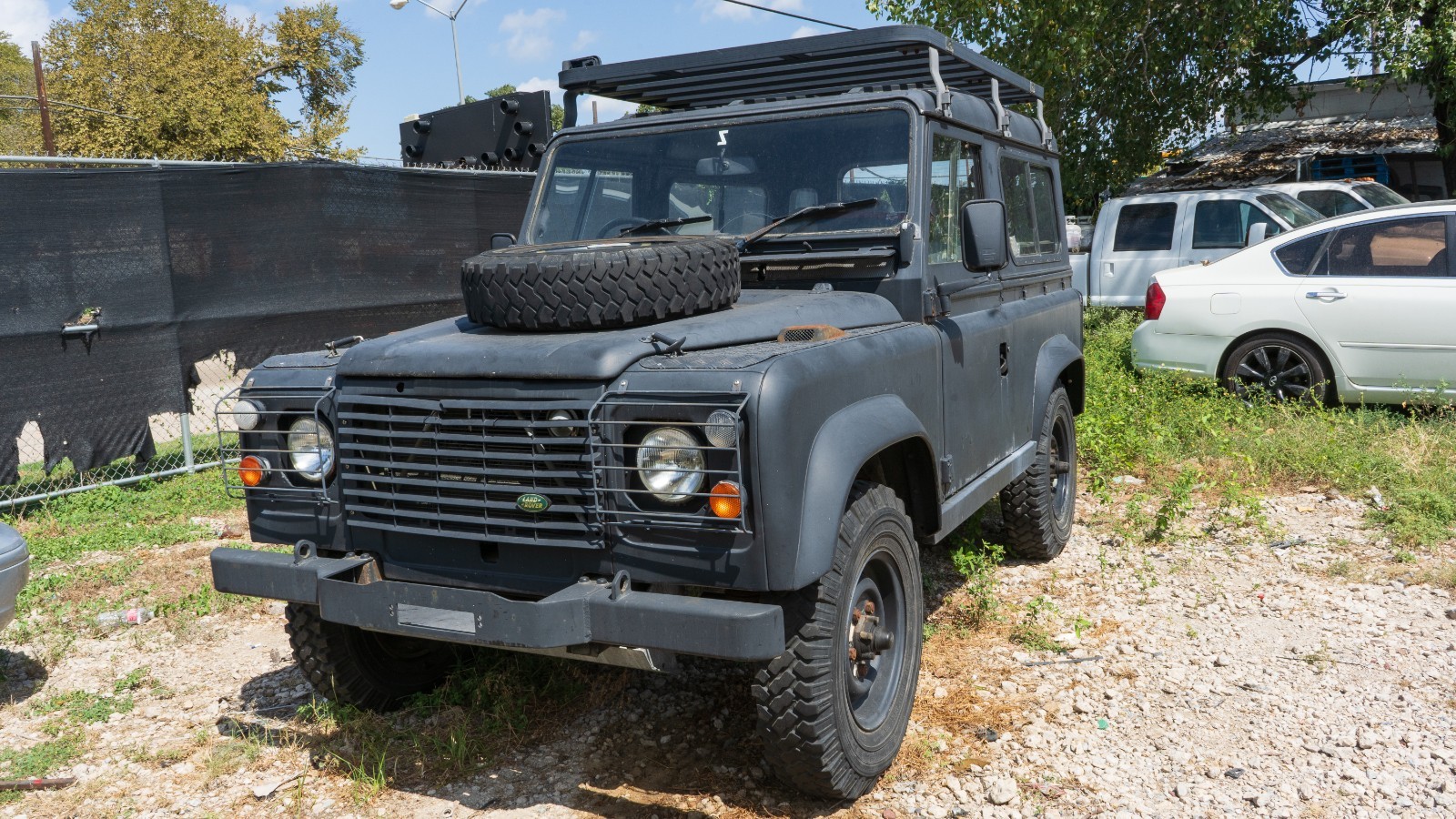 Land-Rover-Defender-1979-SUV-1