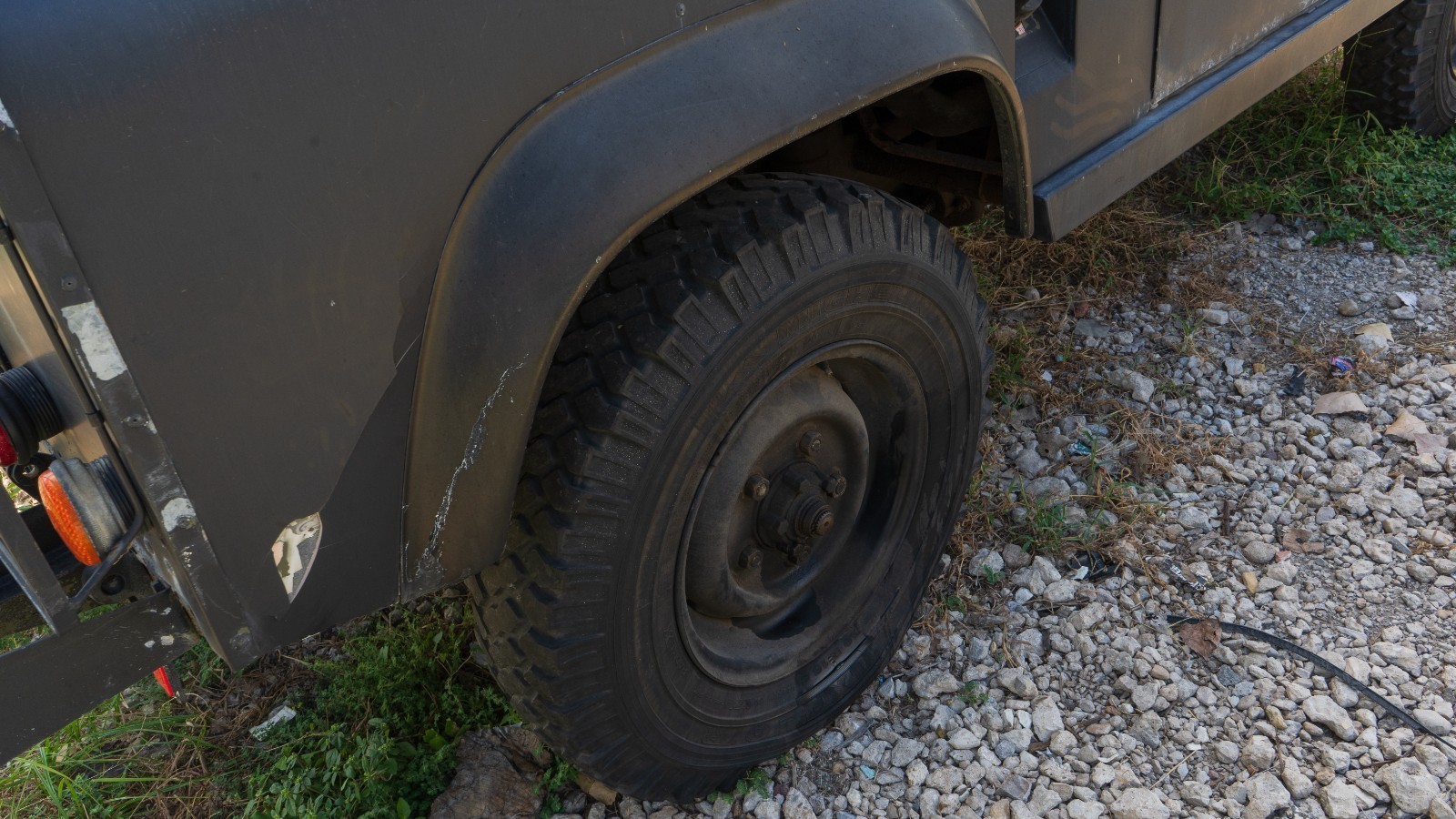 Land-Rover-Defender-1979-SUV-10