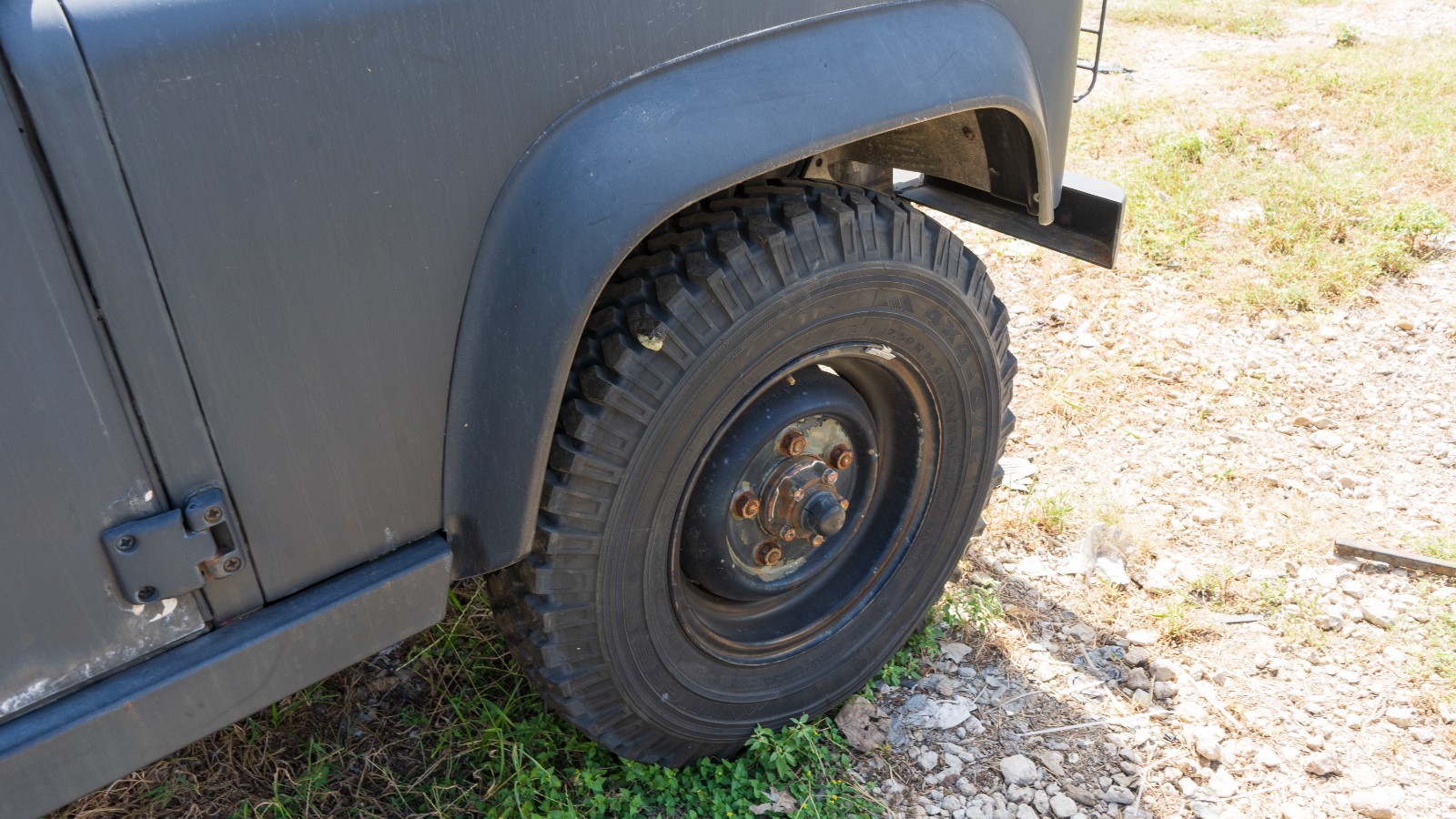 Land-Rover-Defender-1979-SUV-11