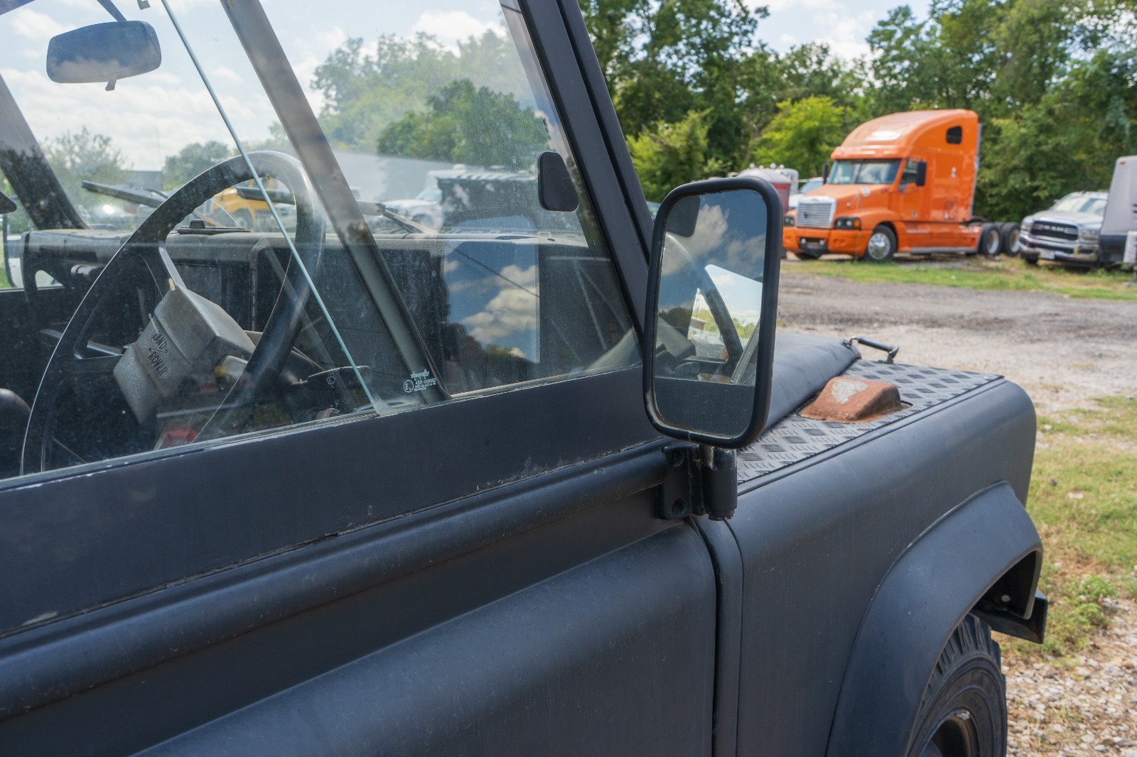 Land-Rover-Defender-1979-SUV-14