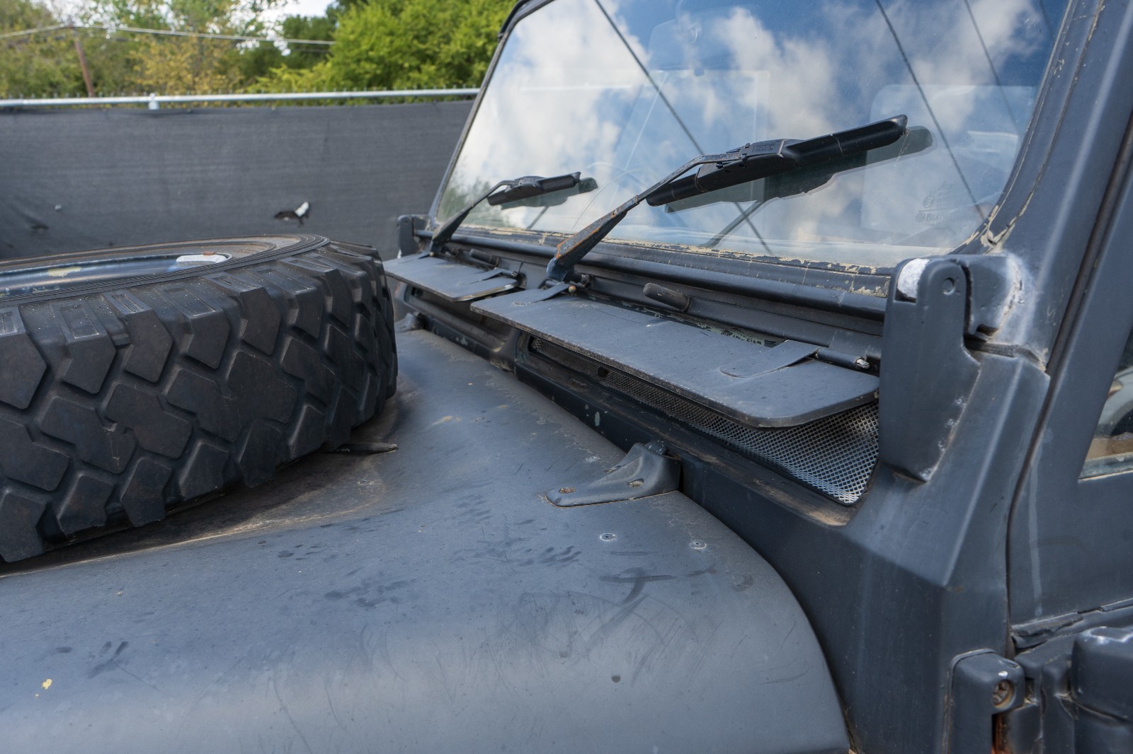 Land-Rover-Defender-1979-SUV-15