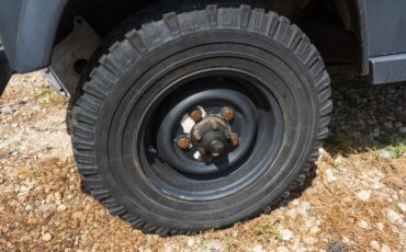 Land-Rover-Defender-1979-SUV-2