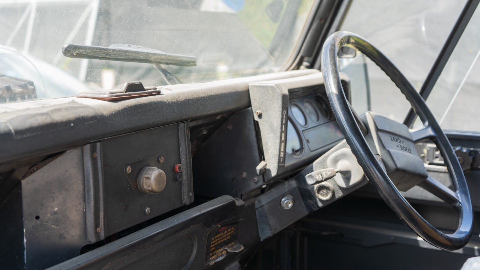 Land-Rover-Defender-1979-SUV-4