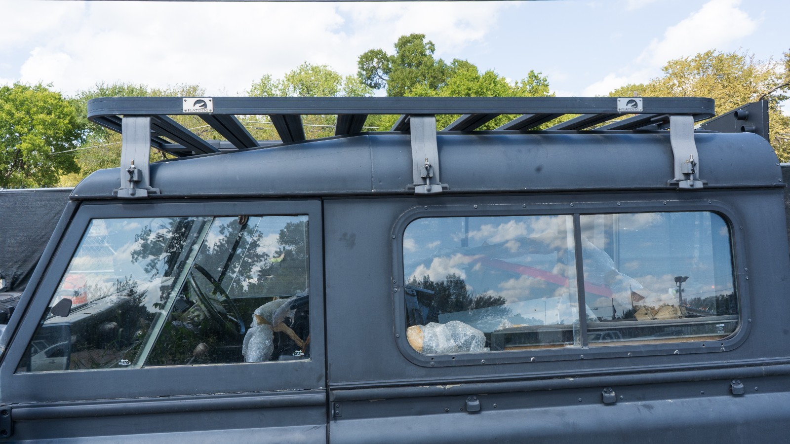 Land-Rover-Defender-1979-SUV-7