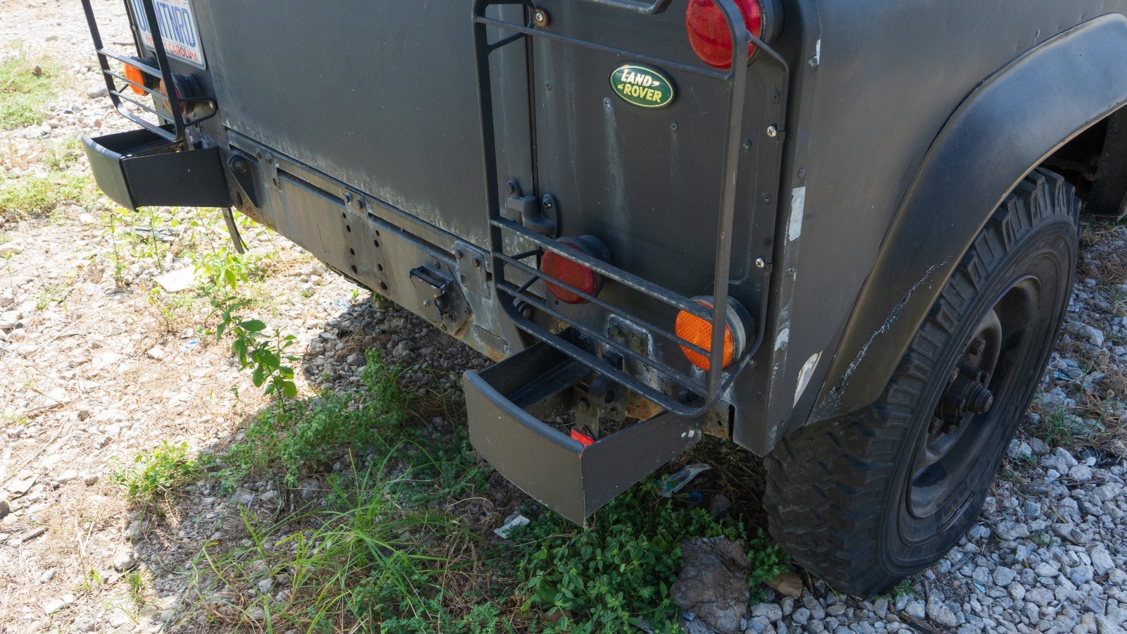 Land-Rover-Defender-1979-SUV-9